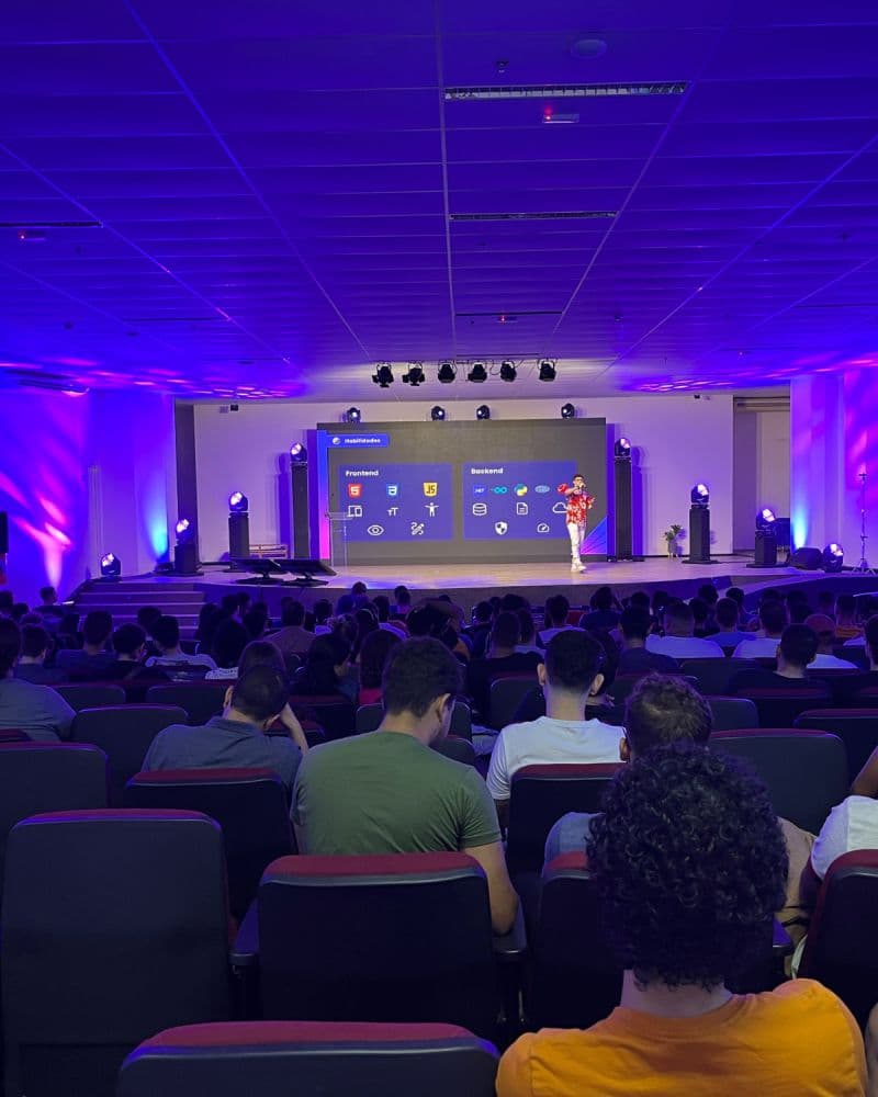 Full auditorium at the Rocketseat Meetup in Maceió, Mikael on stage